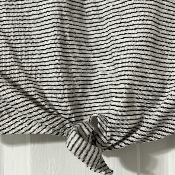 Short sleeve crop top - Picture 2 of 3